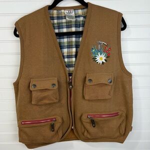 Alpine Cotton tan Outfitter Vest. Size large.